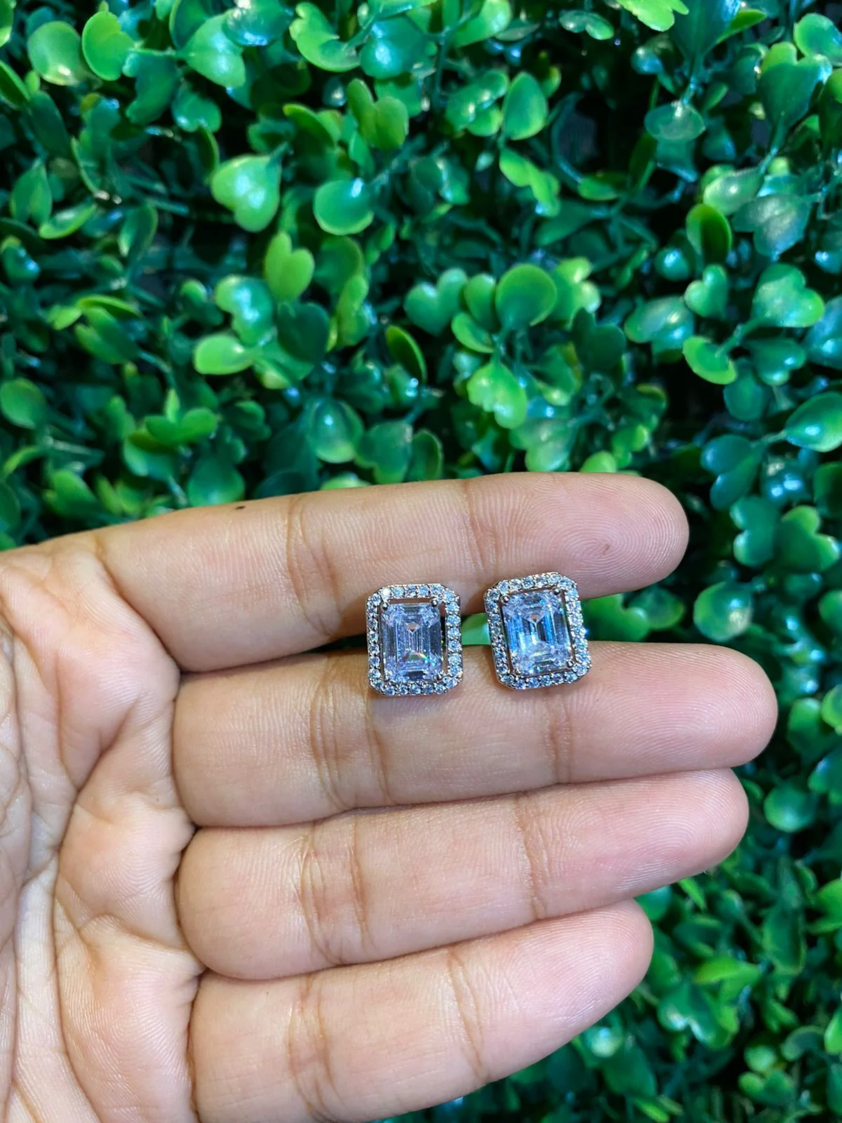 Big emerald cut halo screwback earrings - Image 3
