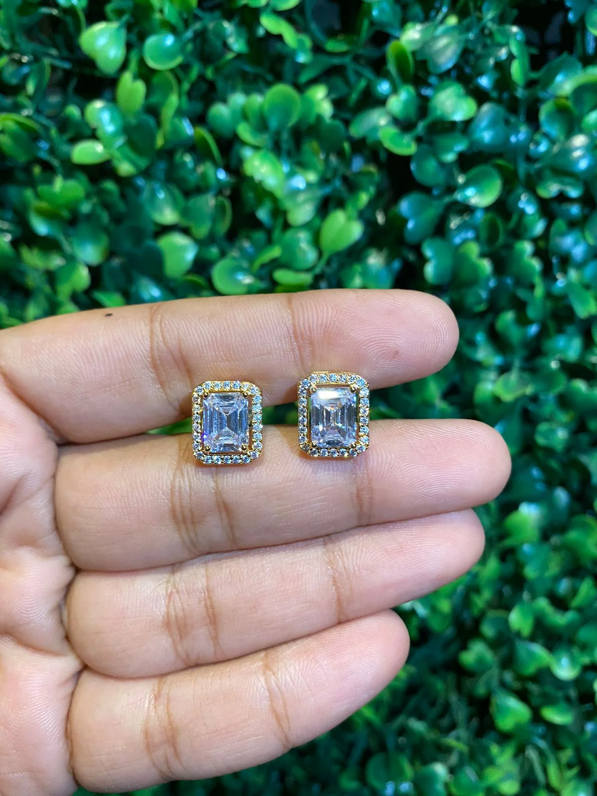 Big emerald cut halo screwback earrings - Image 4