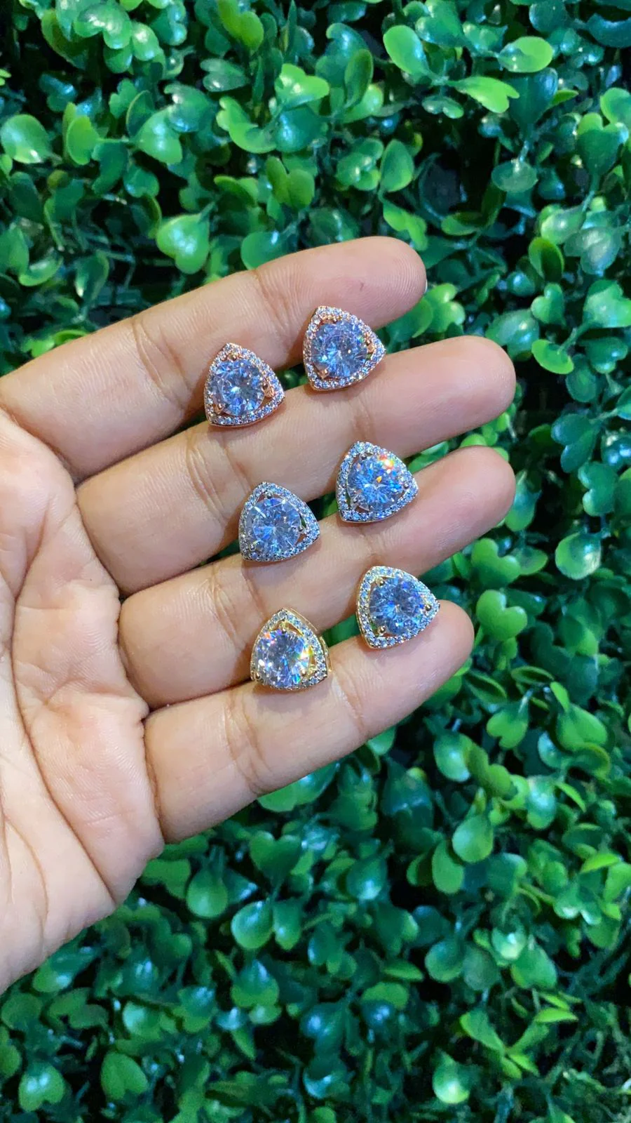 Big trillion halo screwback earrings - Image 5