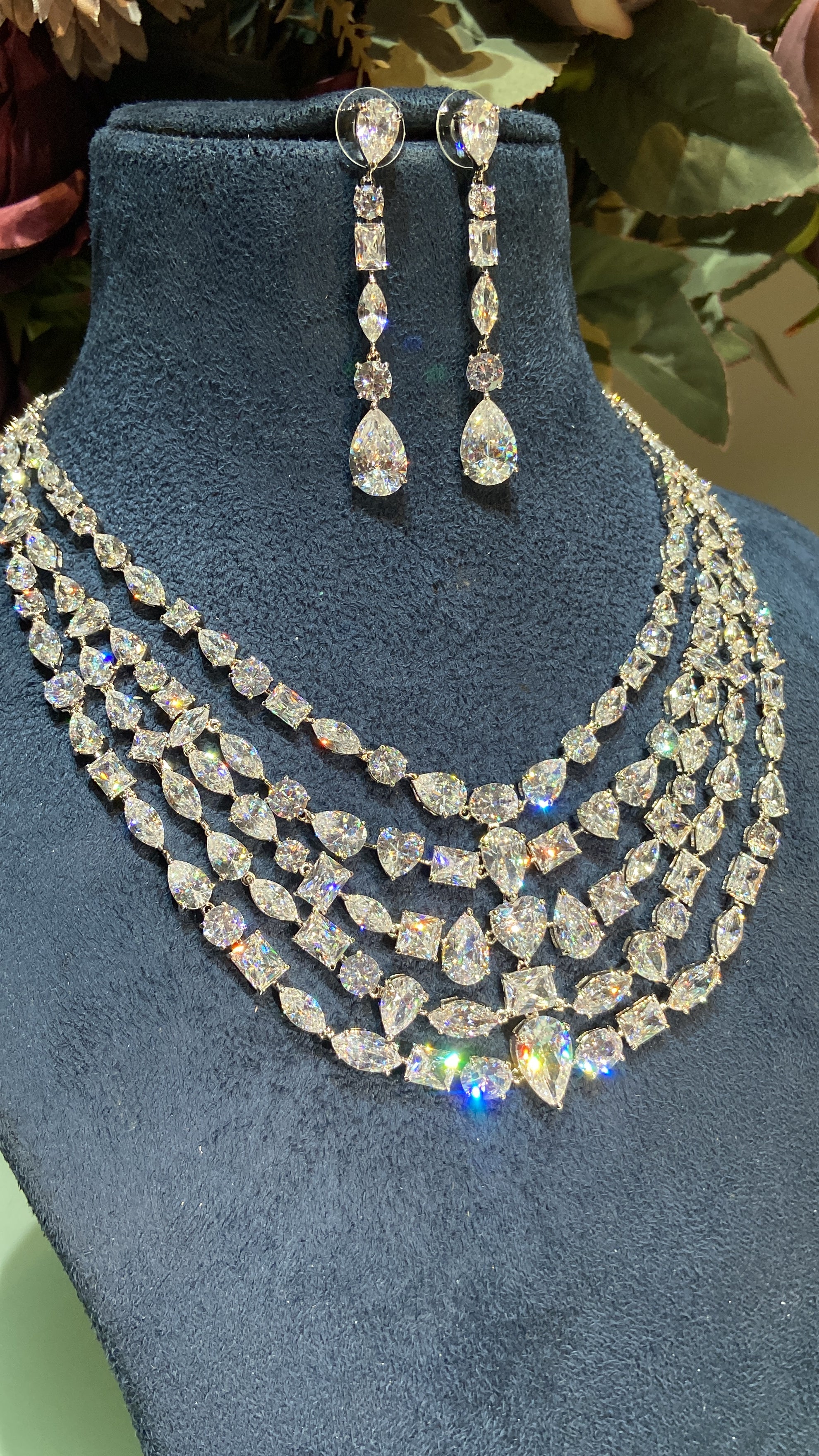 ROYAL 5 LINE NECKLACE SET - Image 3