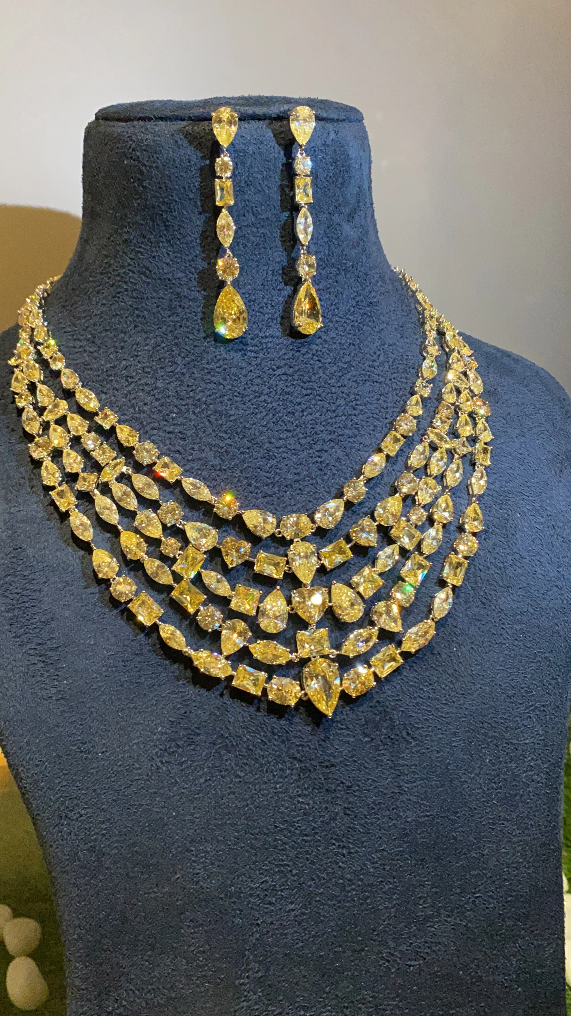 ROYAL 5 LINE NECKLACE SET - Image 7