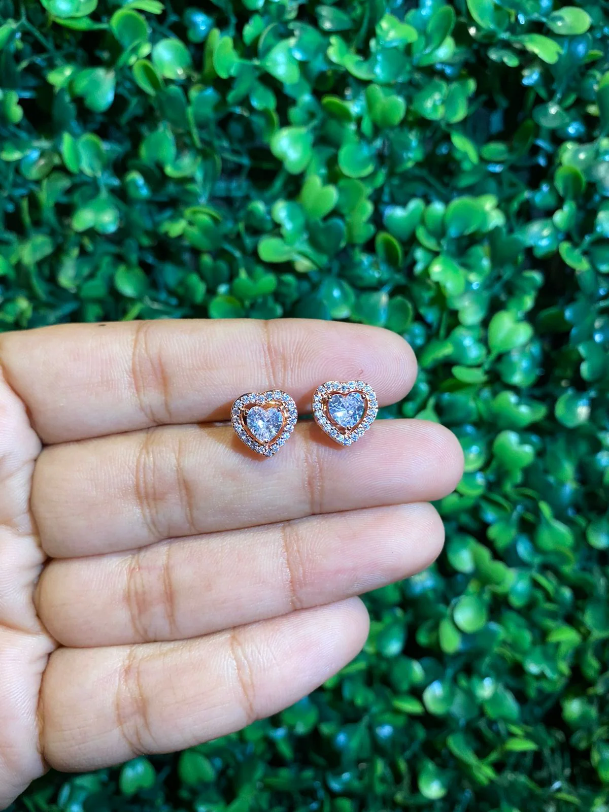 small heart halo screwback earrings - Image 3