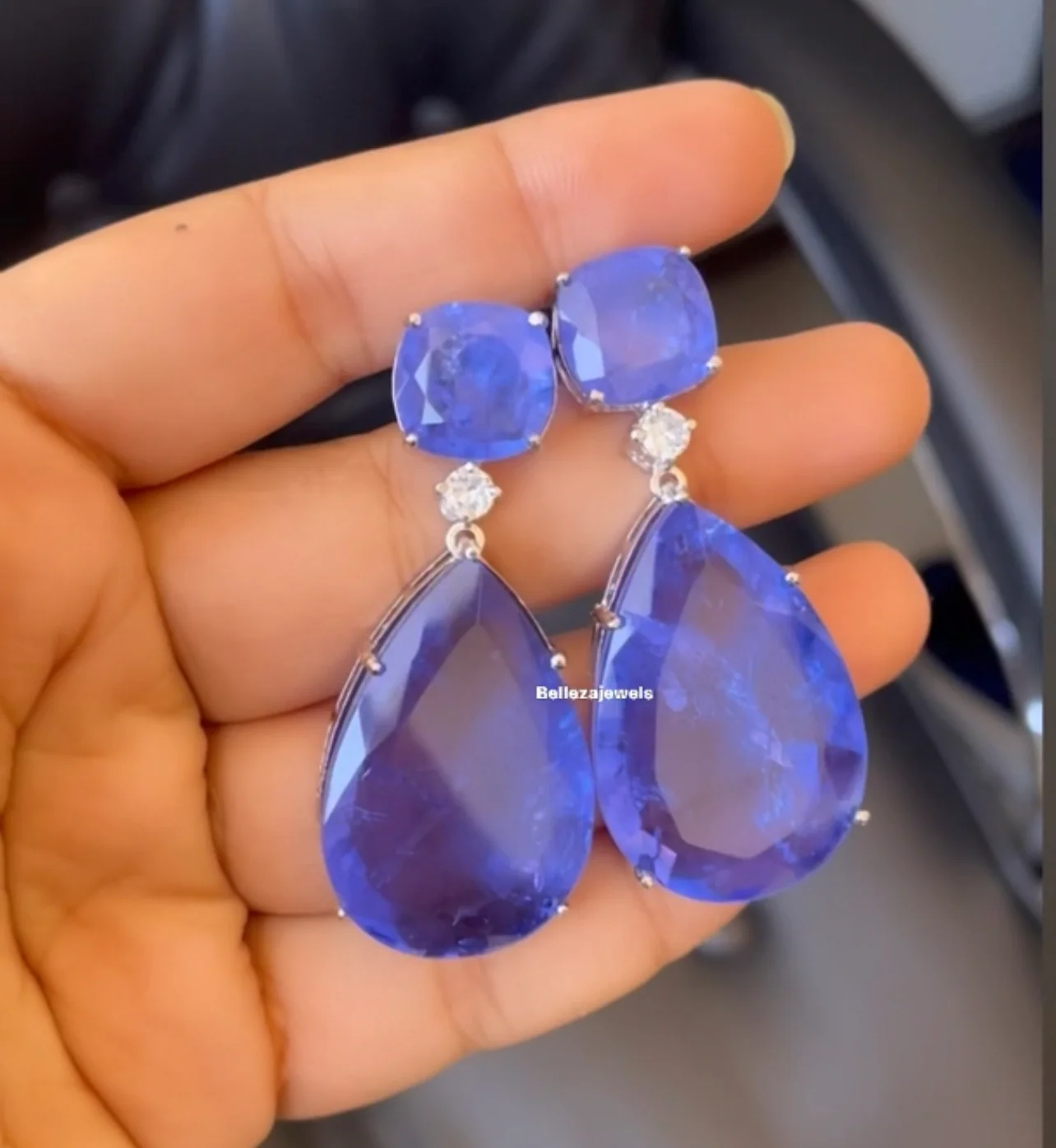 BEST SELLER TEAR DROP DOUBLET EARRING 💚 - Image 8